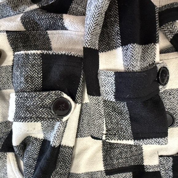 JouJou black and White Plaid Winter Coat w/ Belted Waist, lined. Size Medium - Picture 7 of 11